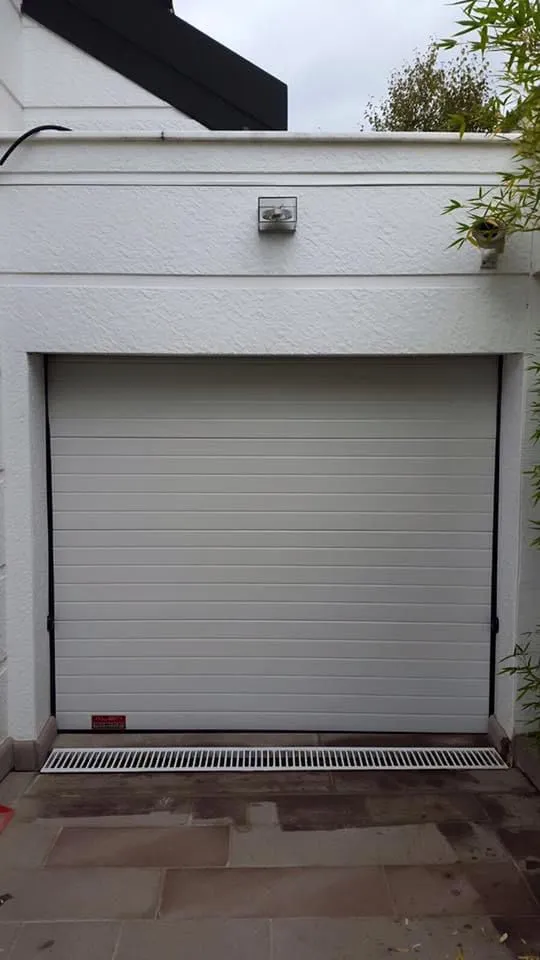 Konut garaj tipi seksiyonel kapı uygulaması - 1