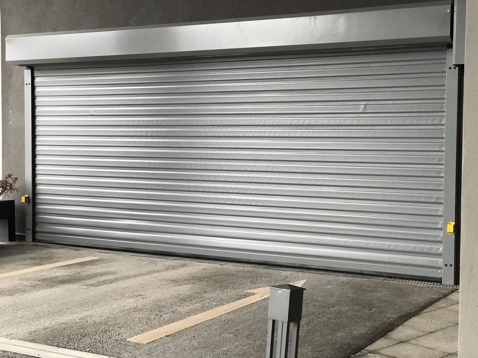 Yalıtımlı sarmal kapı depo uygulaması